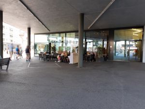 Outdoor seating at Sutter Begg in Pratteln