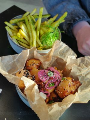 Dill fries & lycklingvingar at Godhem Sour Café & Bar in Trollhattan