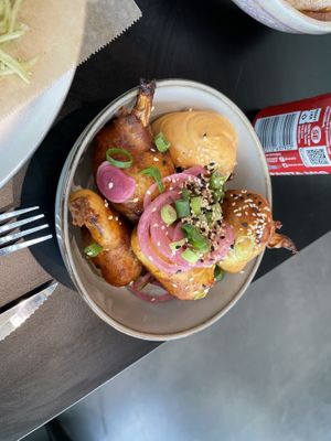 Fried cauliflower named lycklingvingar vegansk  at Godhem Sour Café & Bar in Trollhattan