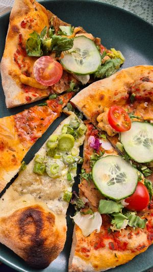 Tre sorters veganska pizzor! at Godhem Sour Café & Bar in Trollhattan