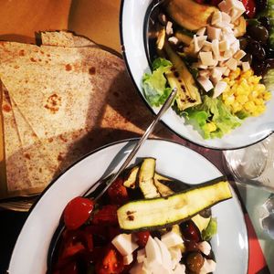 Tante opzioni vegan sul menù. Noi abbiamo optato per una bella insalata (con mozzarisella) e piadina 5 cereali.. Insalata buona, la piadina insomma.. Sicuramente la prossima volta at Sbionta in Rimini