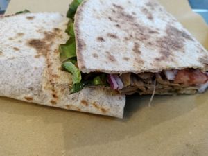 Piadina con kebab di Planted, lattuga, pomodoro, cipolla rossa e maionese vegana at Sbionta in Rimini