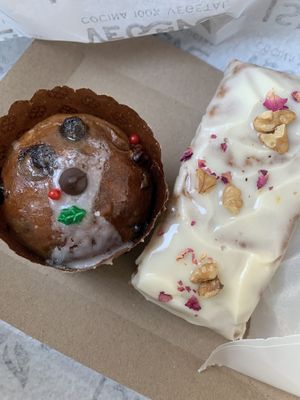 Panettone and mixed fruit loaf at Isla Vegana in Ushuaia