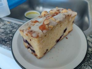 Lemon, apple and blueberry cake at Isla Vegana in Ushuaia