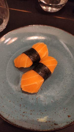 Nigiri salmone vegan at Mun Sushi Bar in Rome