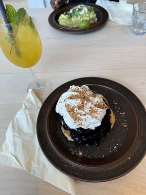 Mocktail, pancakes and my friends avocado toast  at Kumi Oslobukta in Oslo