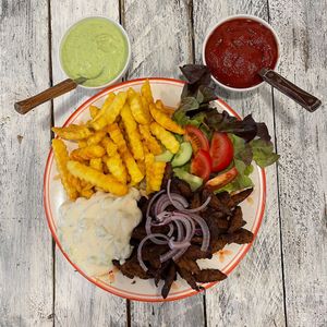 Vyros Teller, a greek dish, with fries, selfmade basil mayo and selfmade curry ketchup. All our sauces are selfmade btw at Küche des Friedens in Rostock