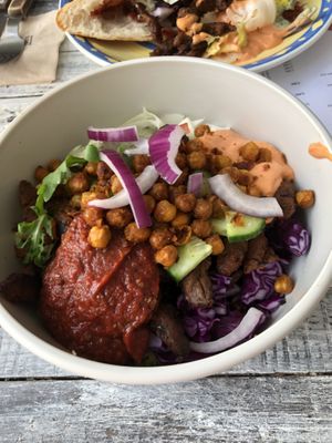 Vöner Bowl (mit Kichererbsen) at Küche des Friedens in Rostock