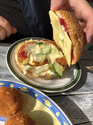 Mac‘N‘Cheeze-Burger at Küche des Friedens in Rostock