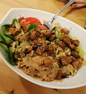 Erdnussbowl (glutenfrei) at Küche des Friedens in Rostock