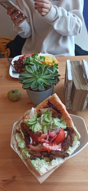 Leckerer Veganer Döner at Küche des Friedens in Rostock