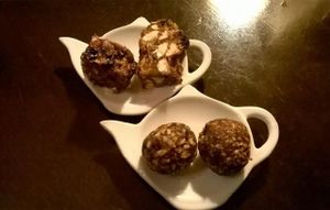 Vegan balls
Two cute balls with toasted peanuts and raisins royal
and
Panforte Vegan
Italian cake of dried fruit, nuts and spices. Underdone and very chewy. at Veda House - Sofia in Sofia