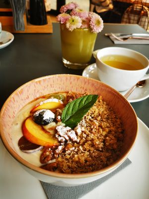 Vegane Bowl mit Sojajoghurt at Lotta in Binzen