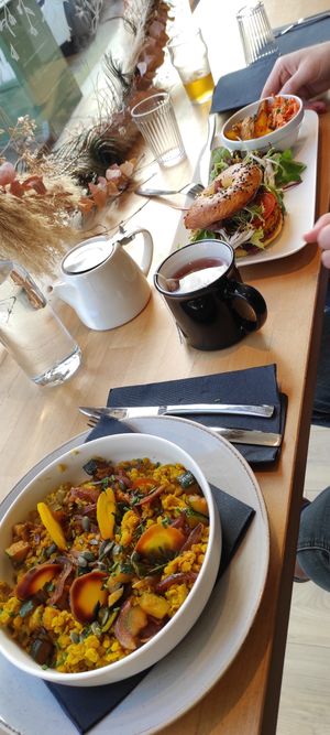 Lentil Dahl (carrots, zucchini and caramelised onions) and vegan bagel (quinoa) with oven baked potatoes and salad. at La Parenthèse in Dinard