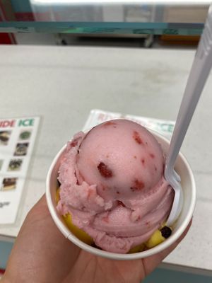 One scoop strawberry and one scoop lemon blueberry ❤️  at Riverside Ice in Port Jervis