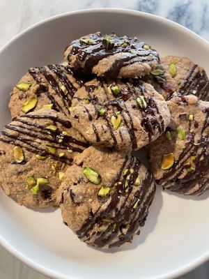 Galletas crocantes con chispas de chocolate o semillas, libres de gluten at Anima Lux in Mexico City