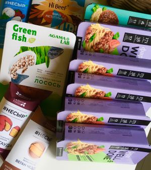 My vegan order on Utkonos: Welldone mince and burger, HiBeef mince, cheese NeSyr collection, vegan salmon Agama Lab marinated in sweet and sour sauce at Utkonos in Tula