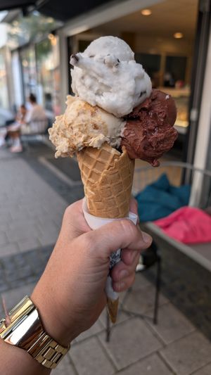 Vor allem das BOUNTY Eis fand ich mega lecker!!! Endlich mal was anderes außer Fruchteis oder dunkle Schokolade! 😍 at Palazzo Sandro in Kaiserslautern