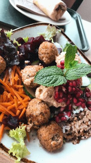 vegan falafel bowl at Dean & David - Ostbahnstraße in Graz