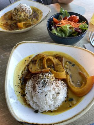 pumpkin curry (seasonal offer)  at Dean & David - Ostbahnstraße in Graz