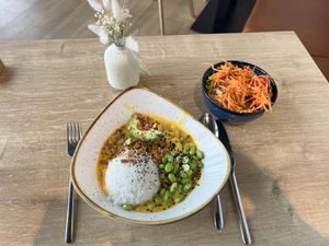Avocado Edamame Bowl   at Dean & David - Ostbahnstraße in Graz