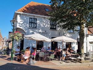 Outdoor seating, on the corner at Fonteyn in Groede