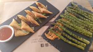 Samosa and asperges at Sarten in Mallorca