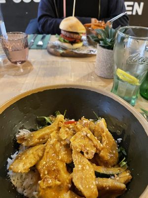 Vegan chicken and vegan burger  at Sarten in Mallorca