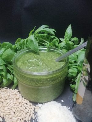Pesto con prodotti freschi at Pasta & Co in Santhia