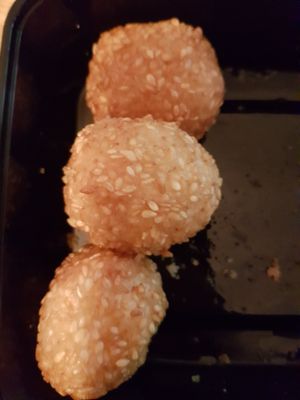 Vegan sesame balls at Full Moon Express in The Hague