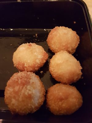 Vegan cream cheese balls at Full Moon Express in The Hague