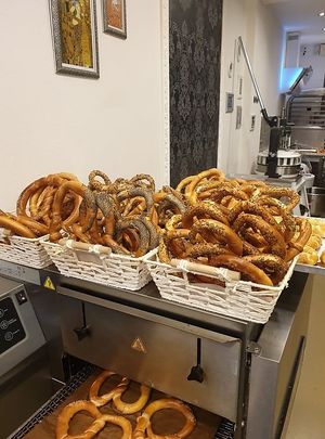 Bretzel à la pomme ,aux cerises noires, aux abricots                                                                                                                                at MOA Bretzel in Liege