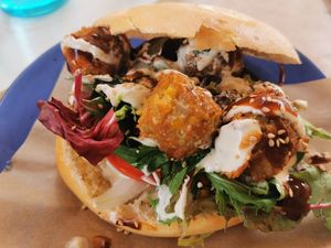 Burger de falafel at L'autèntic in Begur