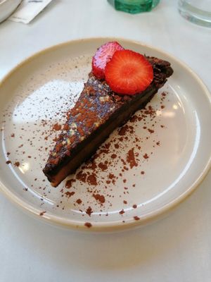 Vegan cake at L'autèntic in Begur