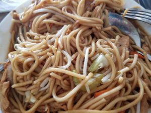 Vegan chicken Lo main at QSu Cafe in Westminster