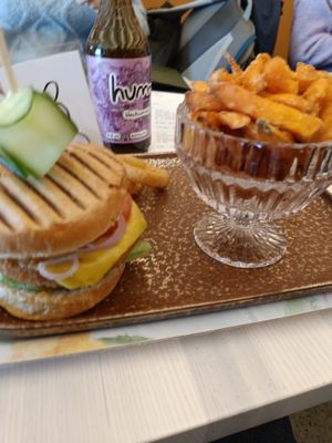 No chicken burger and a kombucha at Blå+ in Stockholm