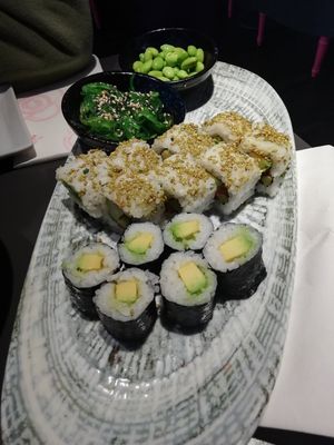 El tipico roll con aguacate y el otro no me acuerdo se que era at Miss Sushi in Lleida