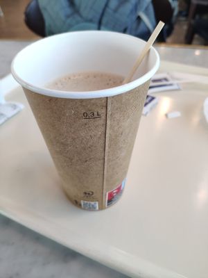 Café con bebida de avena 2'25€ at BCN - Boldú - T1 in Barcelona