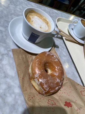 Vegan junk food! Donut was fresh and fab! Ask which is vegan!  at BCN - Boldú - T1 in Barcelona