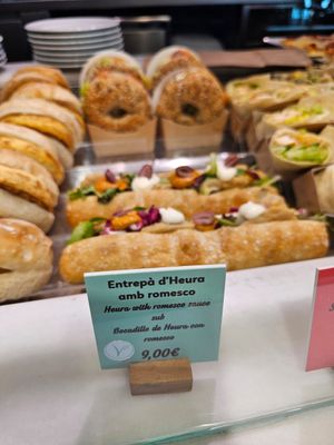 Entrepà d'Heura amb maionesa vegana (vegan mayo) at BCN - Boldú - T1 in Barcelona