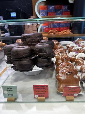 Regular donuts  at BCN - Boldú - T1 in Barcelona