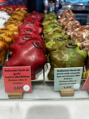 Vegan stuffed donuts with berry, apple flavors  at BCN - Boldú - T1 in Barcelona