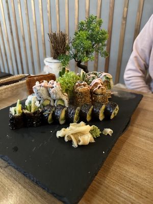 Vegane Sushi Variation. Achtung: rosane chilli Mayo ist wohl nicht vegan!!  at Sakura in Mannheim