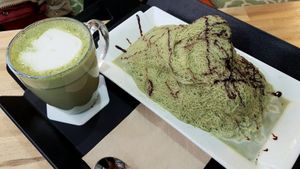 Vegan Greentea Bingsu and Greentea Latte at Cafe Beanteum in Seoul