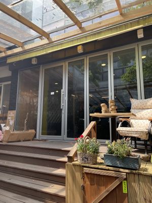 Exterior. There are some outdoor seatings too  at Cafe Beanteum in Seoul