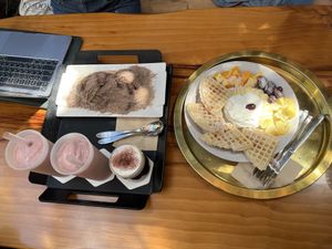   at Cafe Beanteum in Seoul