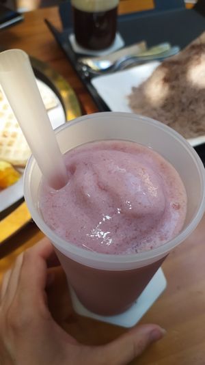 Strawberry smoothie at Cafe Beanteum in Seoul