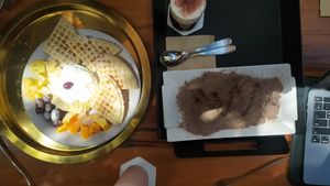 Top drink is an einspanier at Cafe Beanteum in Seoul