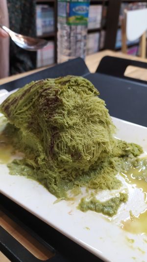 Greentea bingsu at Cafe Beanteum in Seoul