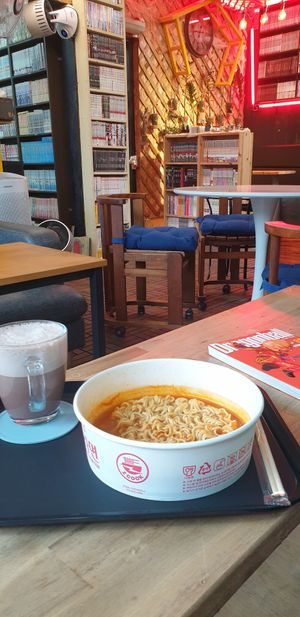 Vegan Ramen and Hot Choco at Cafe Beanteum in Seoul